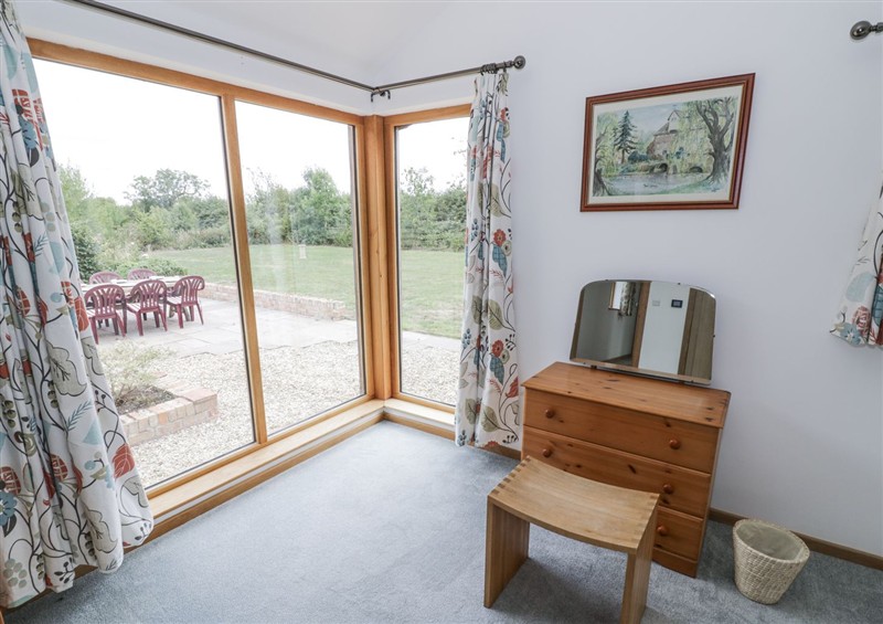One of the 2 bedrooms at Owl Barn, Farnborough