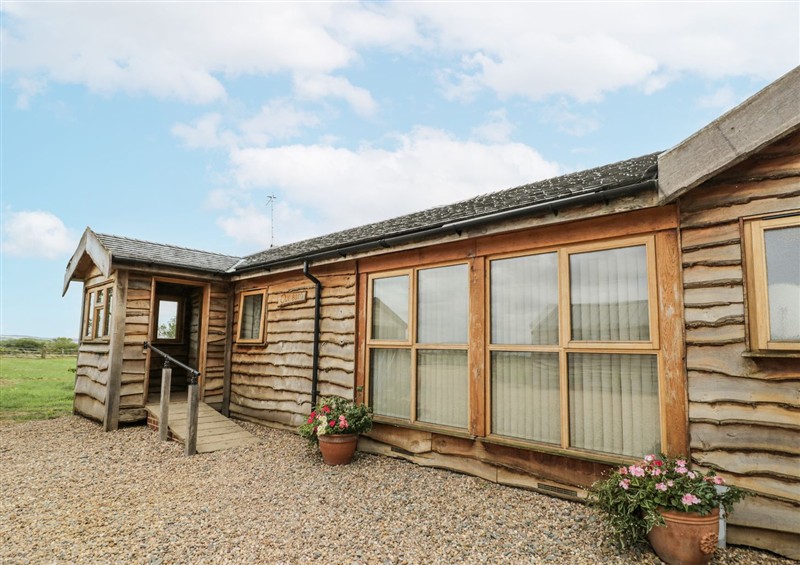 The setting (photo 2) at Owl Barn, Farnborough