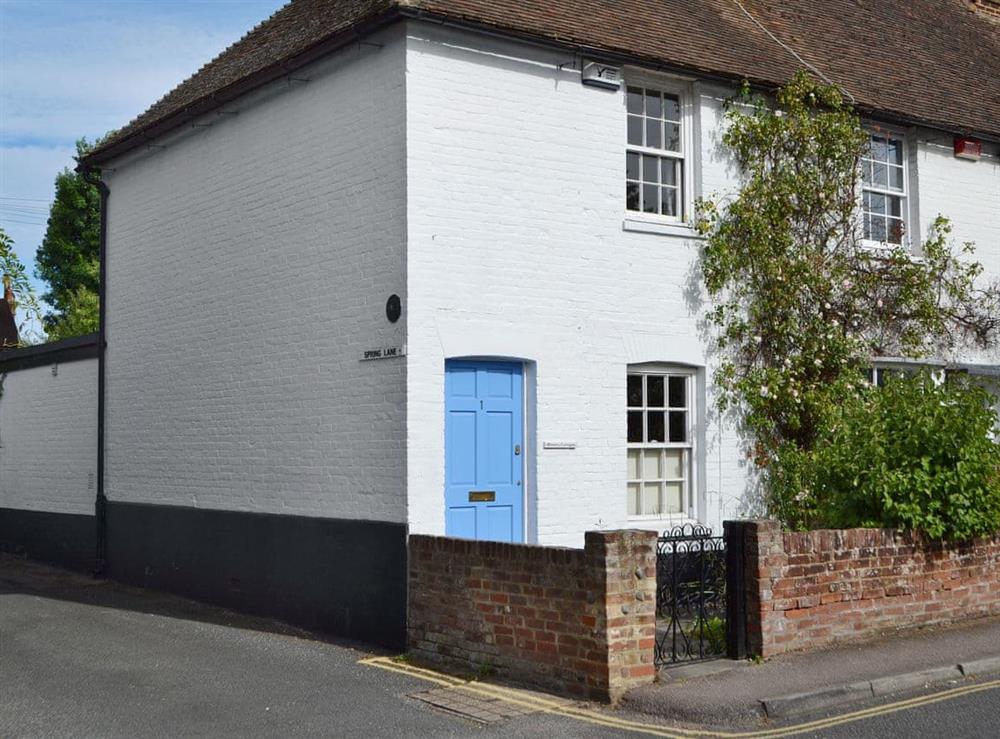 Delightful semi-detached property at Owl Cottage in Canterbury, Kent