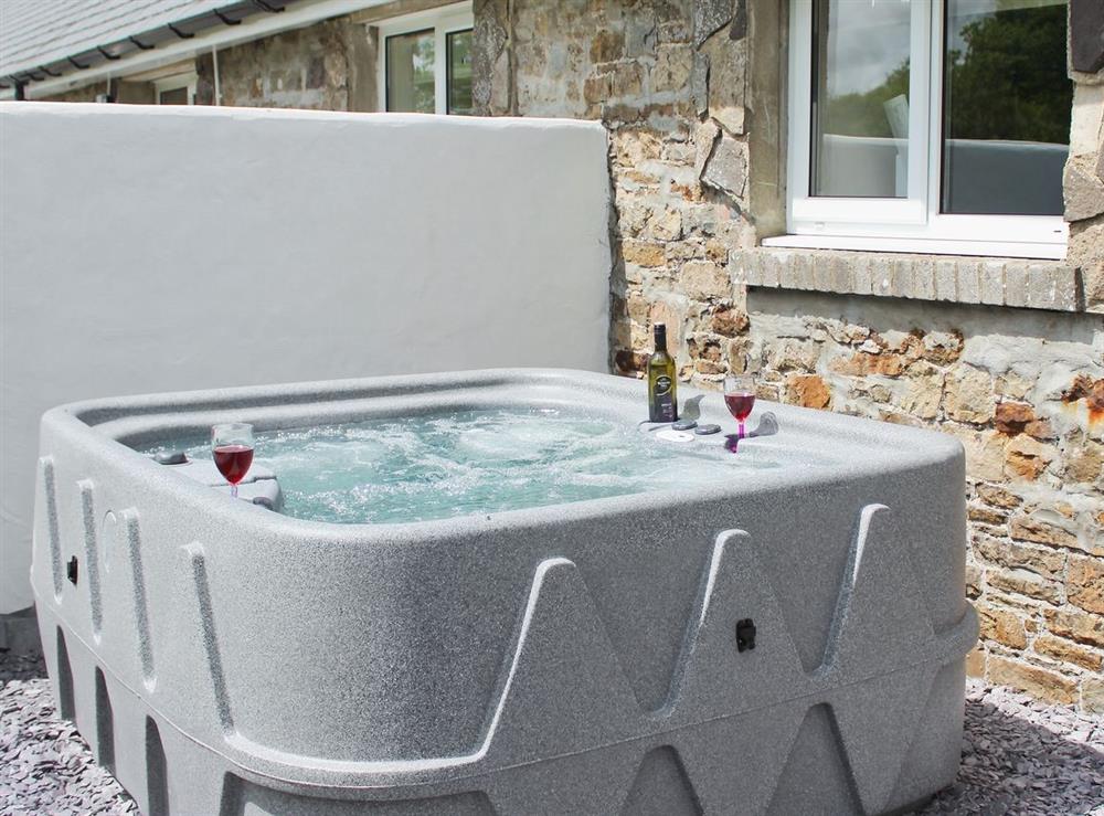 Hot tub at Owl Cottage in Llandeilo, Dyfed