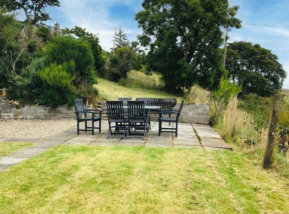 Sitting-out-area at Owl Cottage in Lothmore, Helmsdale, Sutherland