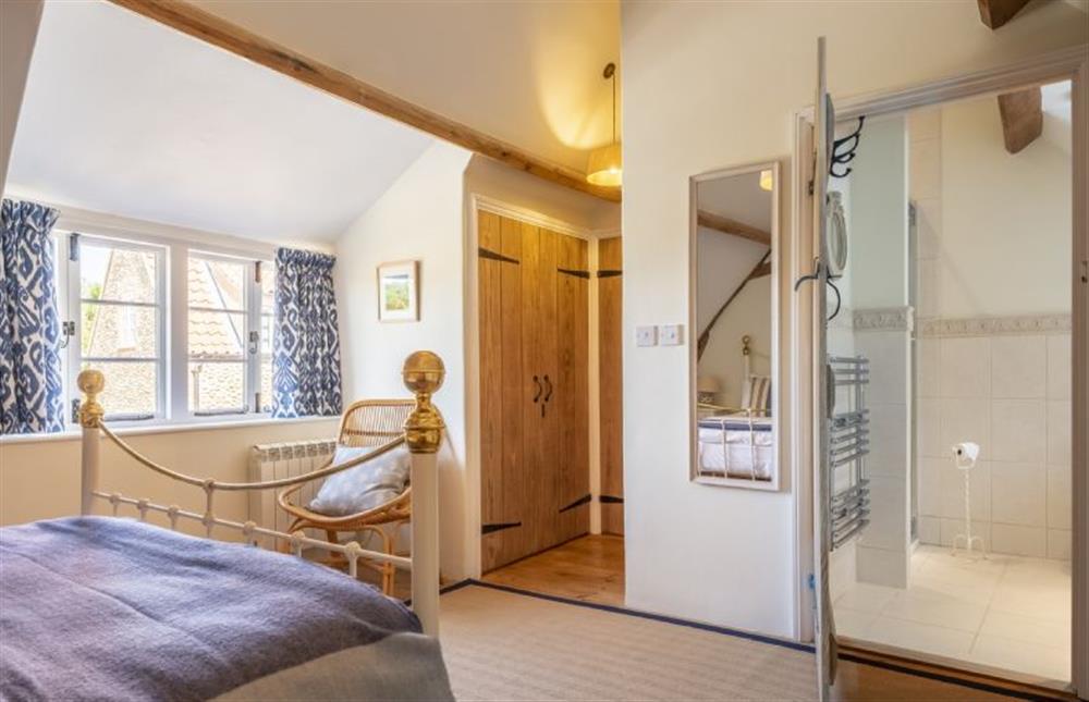 The en-suite shower room to the master bedroom at Owl Cottage, Stiffkey near Wells-next-the-Sea