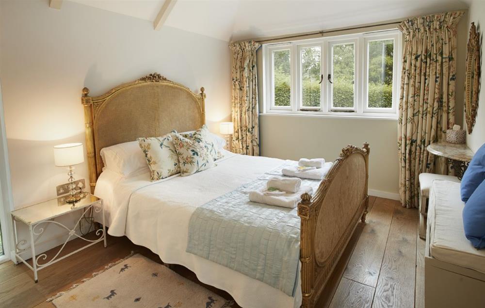 Double bedroom with 5’ king-size bed at Owl House, Treneague