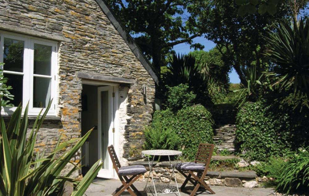 Owl House with accommodation for two guests is an ideal holiday location situated in the quiet hamlet of Treneague in Cornwall (photo 2)