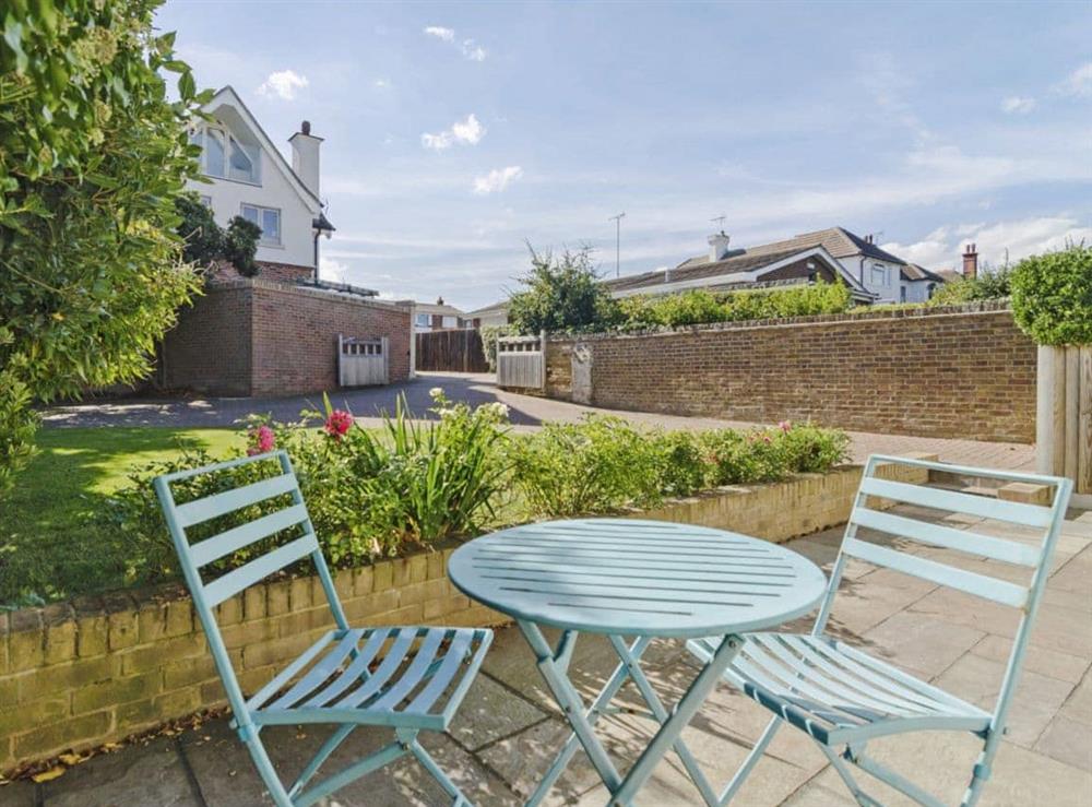Relaxing sitting-out-area at Owls Croft in Broadstairs, Kent