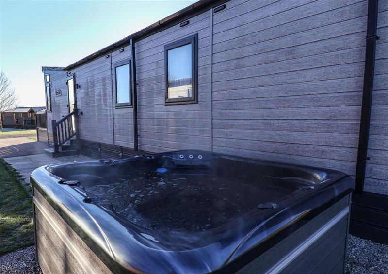 Relax in the hot tub at Owls Nest, Newton on Derwent near Wilberfoss