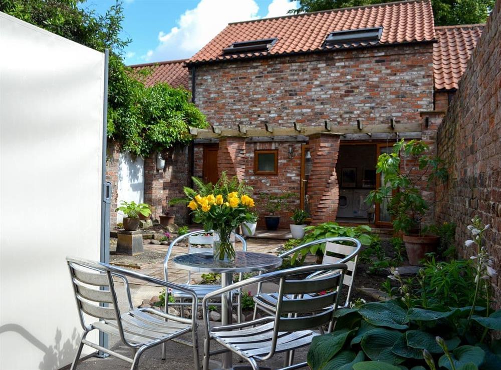 Small courtyard with patio and garden furniture at Oxtobys Upstairs in York, North Yorkshire
