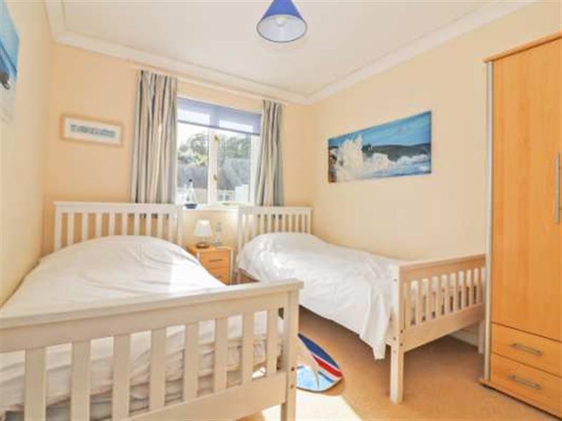 Twin bedroom at Oyster Cottage, Falmouth, Cornwall