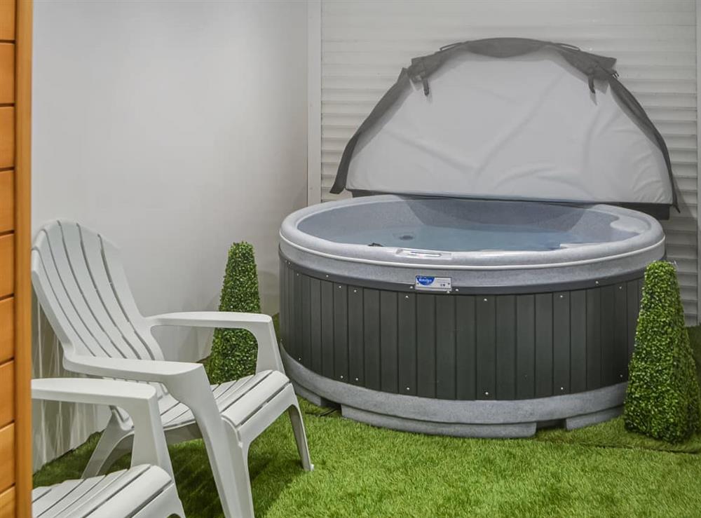 Hot tub at Oyster Retreat in Amble, Northumberland
