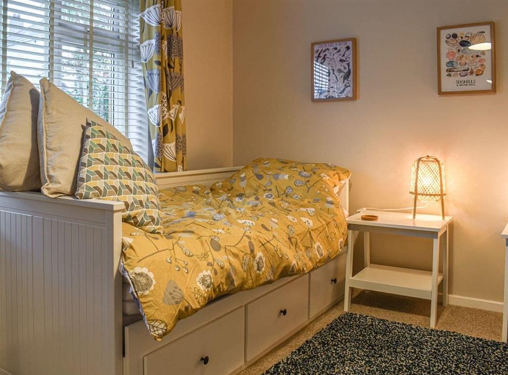 Twin bedroom at Oystercatcher in Benllech, Anglesey, Gwynedd