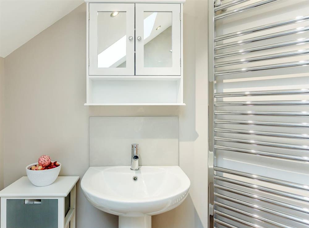 Generous sized�bathroom (photo 2) at Paddocks View in Newbold Coleorton, near Ashby de la Zouch, Leicestershire