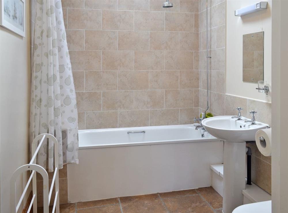 Family bathroom with shower over bath at Padgett Lodge in Muston, Filey, North Yorkshire