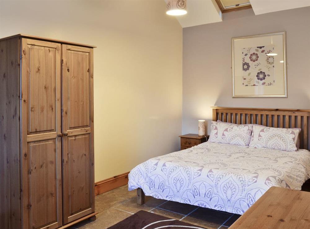 Spacious double bedroom at Padgett Lodge in Muston, Filey, North Yorkshire