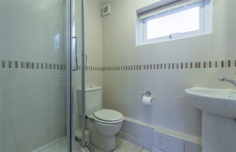 En-suite shower room to bedroom one at Palm Trees, Polzeath