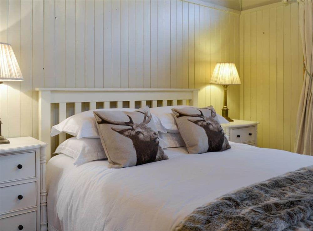 Relaxing en-suite double bedroom at Pampita Lodge in Beverley, North Humberside