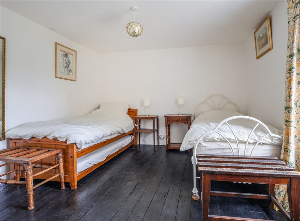 Twin bedroom (photo 2) at Pams Cottage in Cheltenham, Gloucestershire