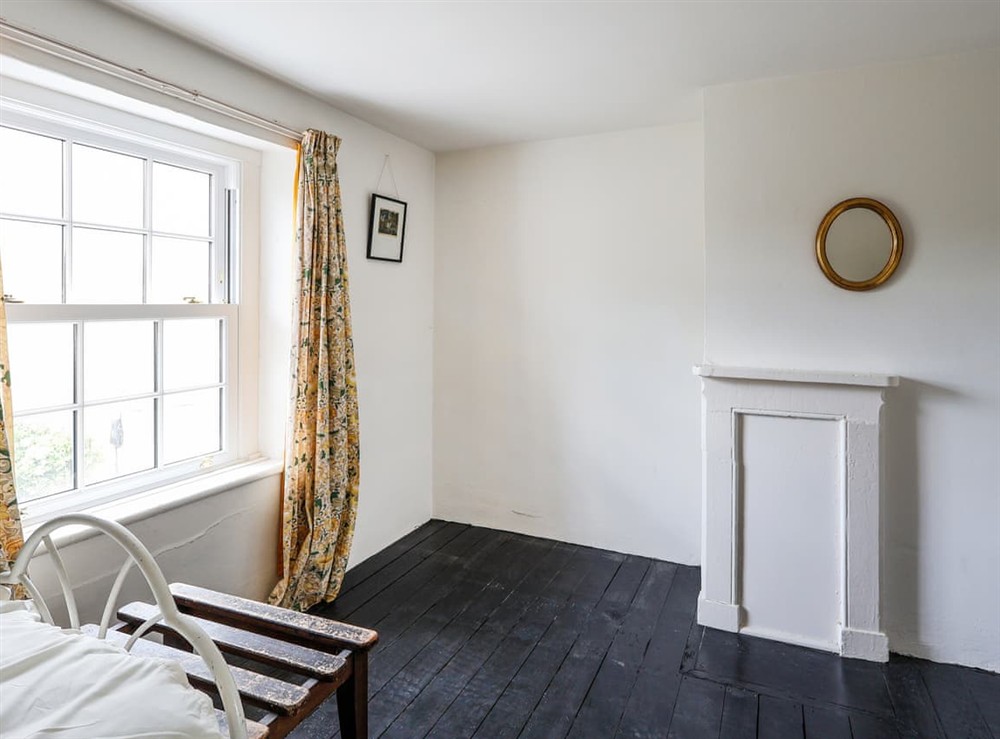 Twin bedroom (photo 3) at Pams Cottage in Cheltenham, Gloucestershire