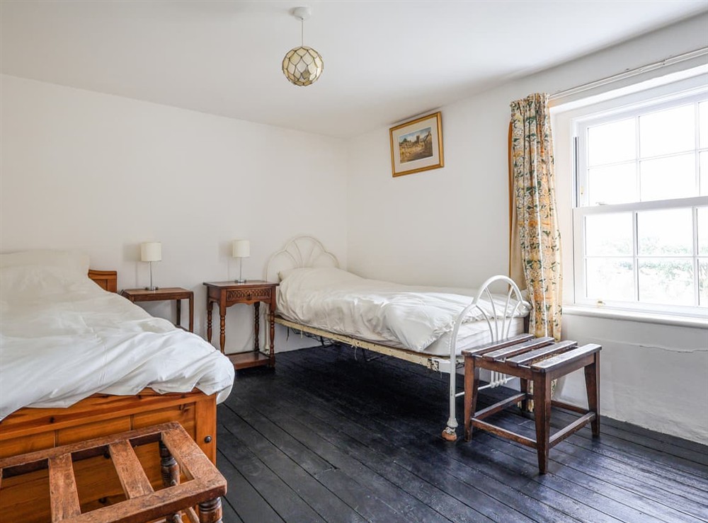 Twin bedroom at Pams Cottage in Cheltenham, Gloucestershire