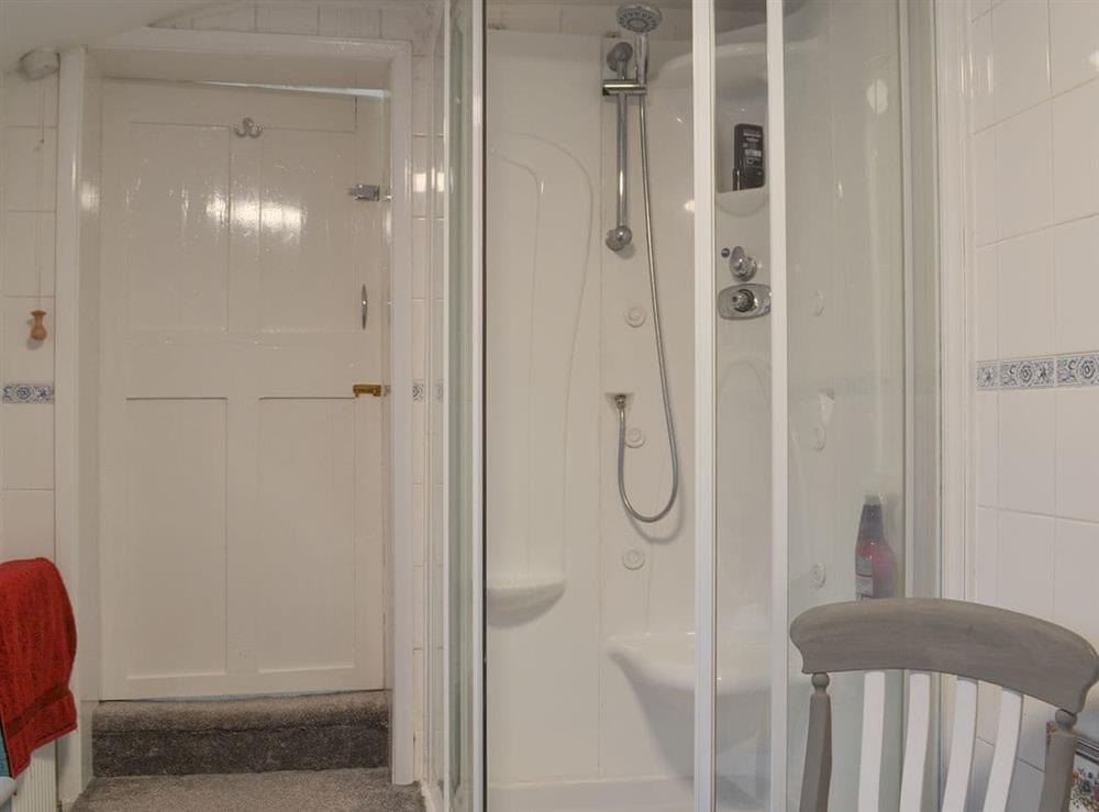 Bathroom with shower at Pankhurst in Louth, Lincolnshire