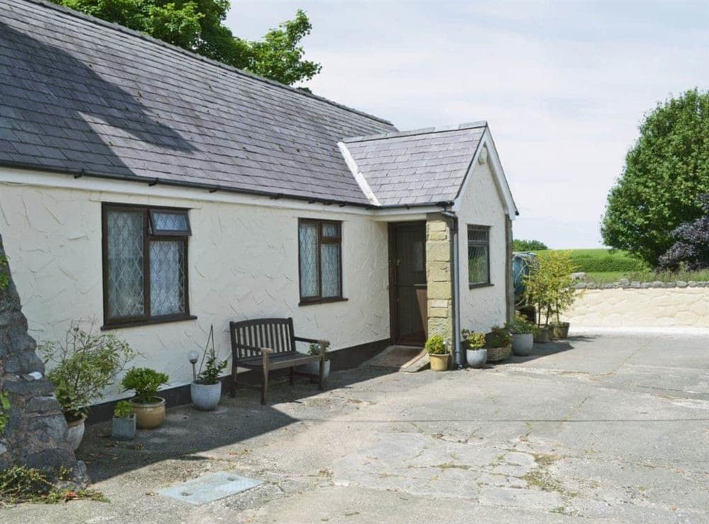 Spacious and comfortable accommodation at Pant Glas Mawr Cottage in Axton, near Holywell, Clwyd