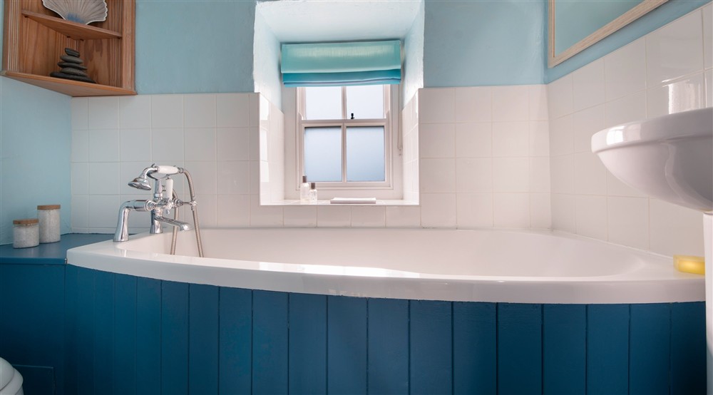 The bathroom at Pant Rhiw Cottage in Pwllheli, Gwynedd