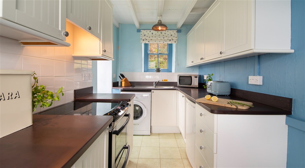 The kitchen at Pant Rhiw Cottage in Pwllheli, Gwynedd