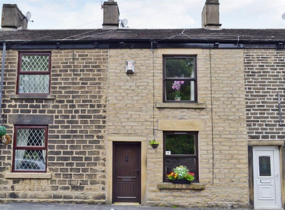 Exterior - front at Park View Cottage in Glossop, Derbyshire
