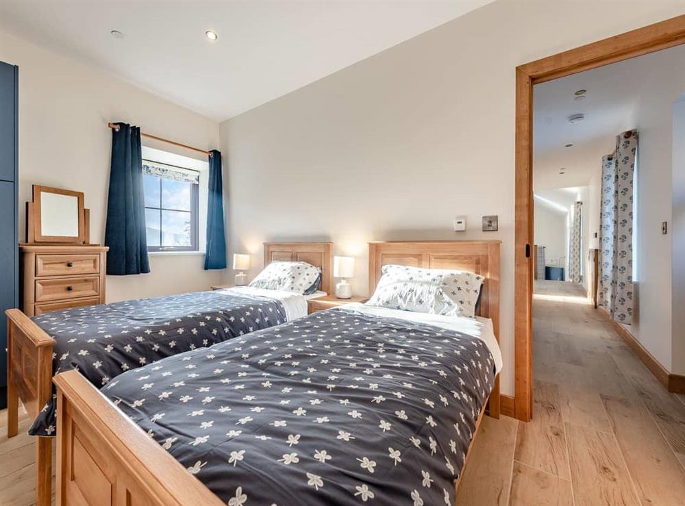 Twin bedroom at Parlwr Godro in Lampeter, Dyfed