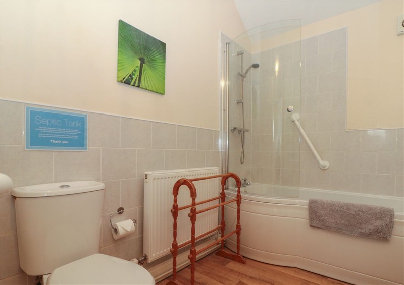 The bathroom at Partridge Cottage, neaer Filey