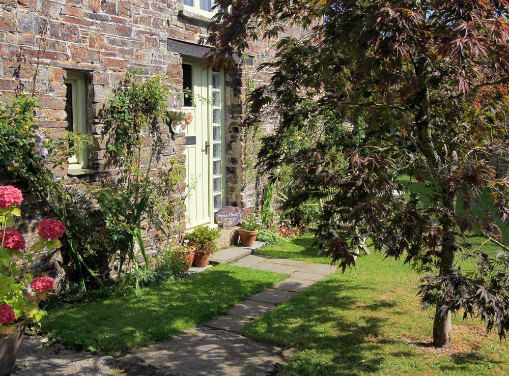 Charming holiday home at Passion Flower Cottage in North Tawton, Devon