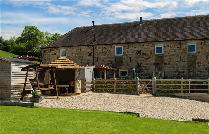 The setting of Pastures Barn