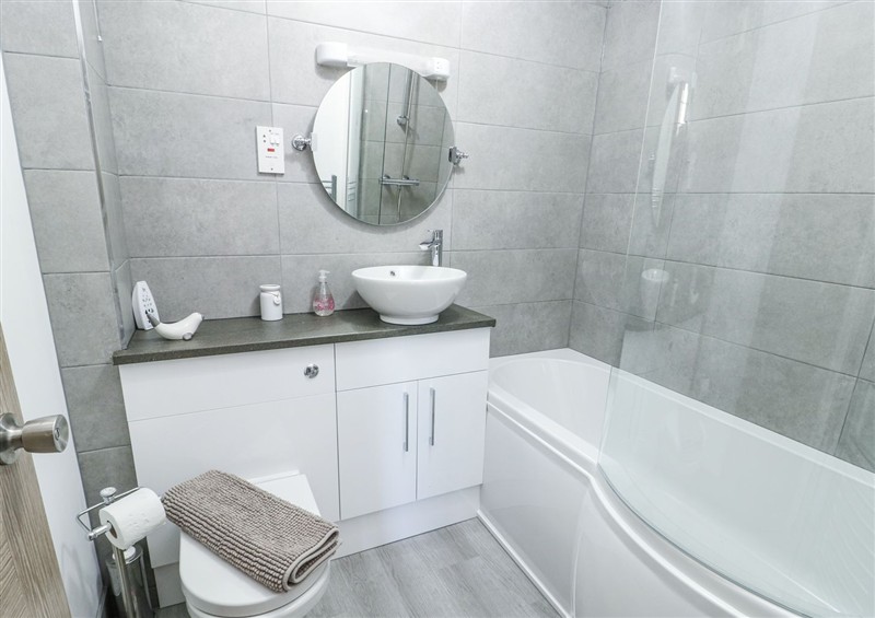 Bathroom at Pattaya, Y Felinheli