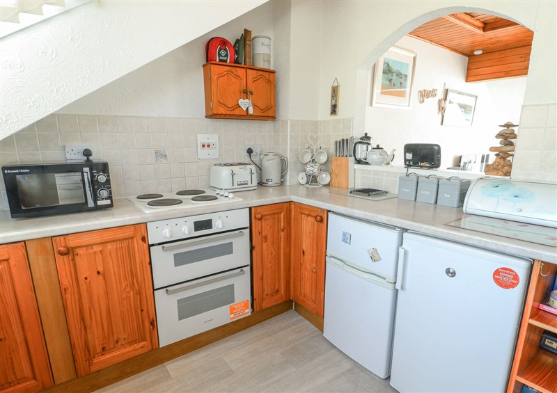 Kitchen at Pattaya, Y Felinheli