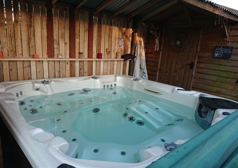 The hot tub at Paynes Cottage, Bushley near Tewkesbury