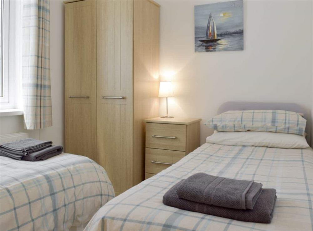 Good-sized twin bedroom at Tawelwch, 