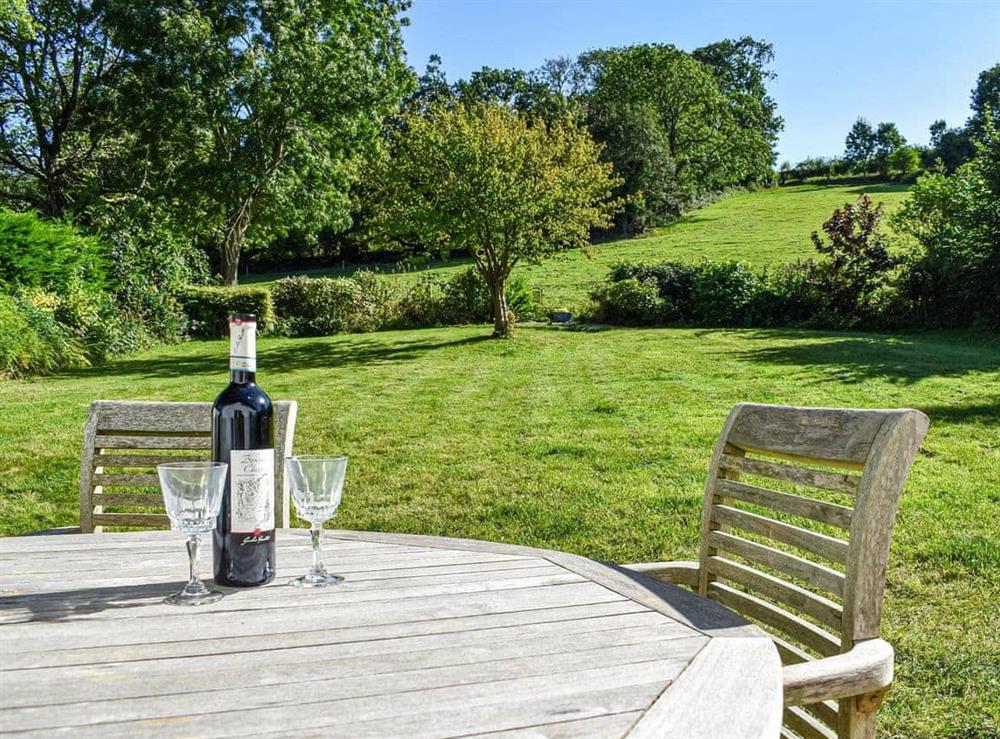 Sitting-out-area at Peaceful Cottage in Blandford Forum, Dorset