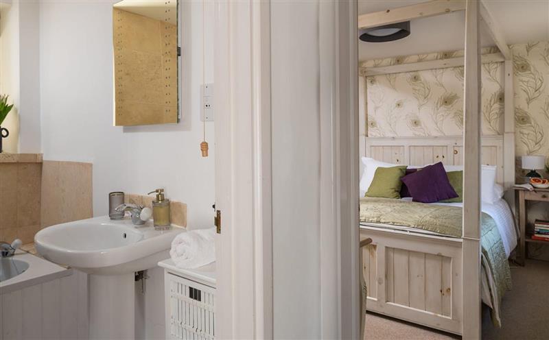 The bathroom at Peacock Cottage, Combe Martin