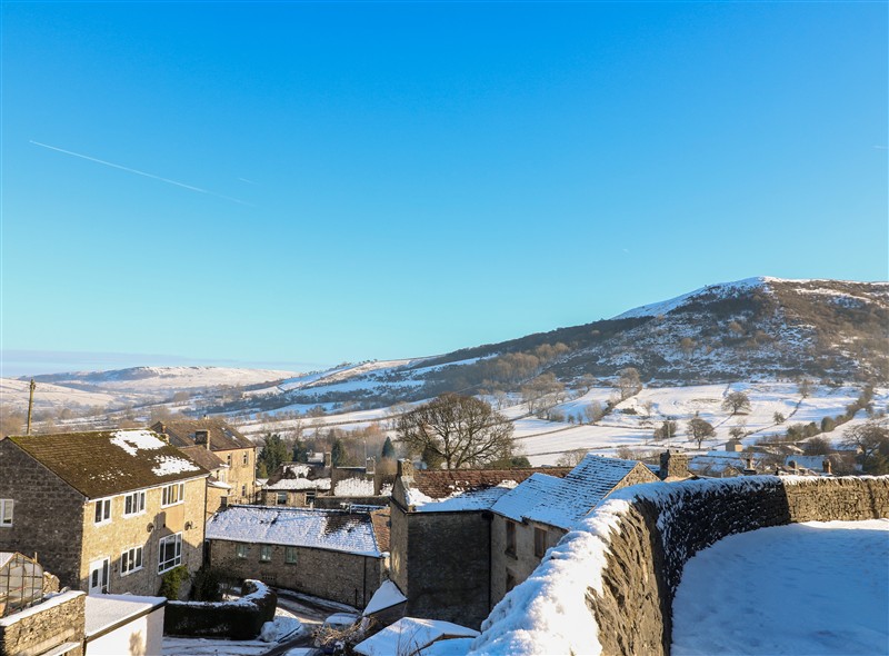 Outside Peak Cottage