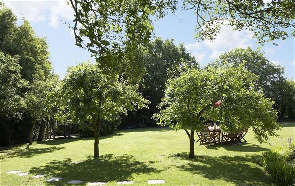 Large, lawned gardens (photo 2) at Peak Hill Cottage, Theberton