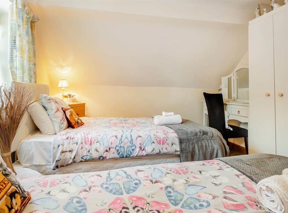 Twin bedroom (photo 5) at Pear Tree Cottage in Banham, Norfolk