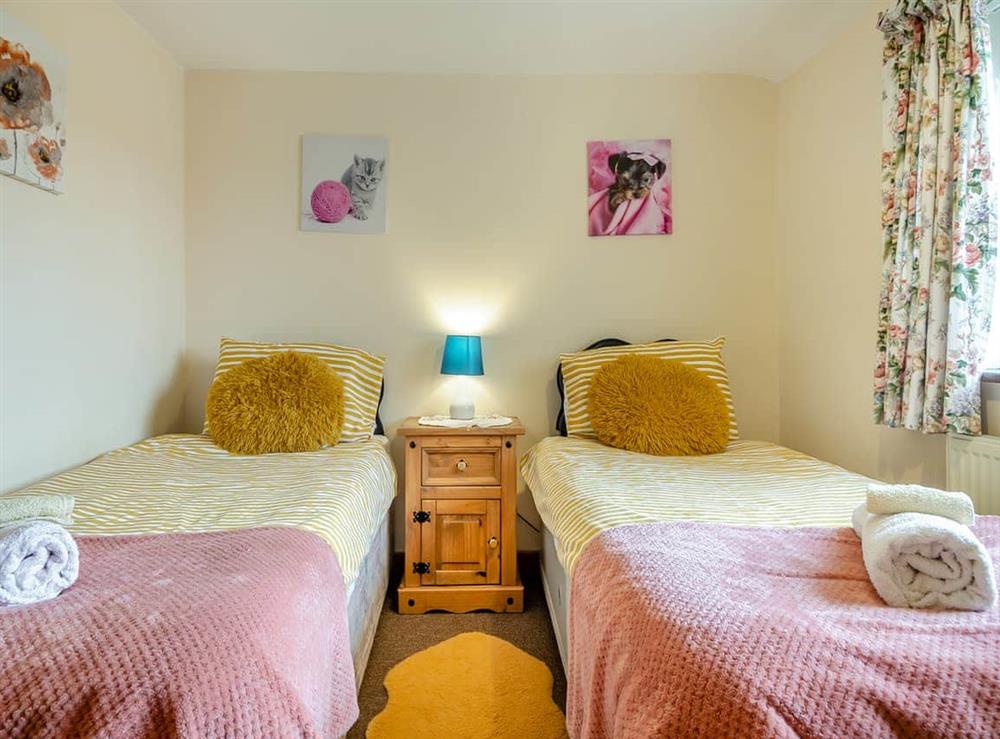 Twin bedroom at Pear Tree Cottage in Banham, Norfolk
