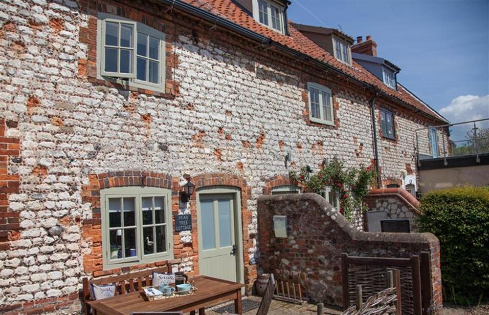 Pear Tree Cottage: Front elevation with courtyard garden at Pear Tree Cottage, Holme-next-the-Sea near Hunstanton
