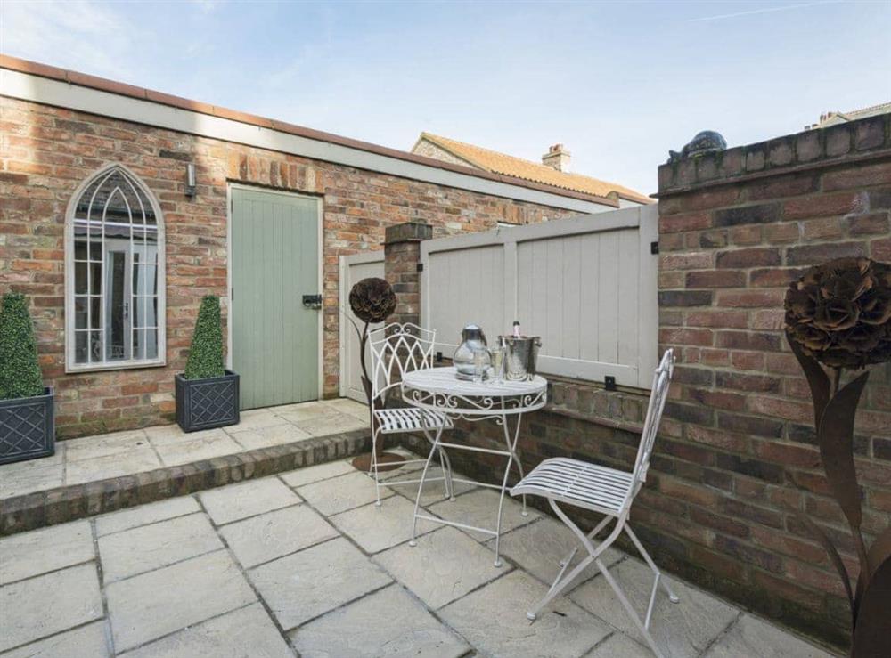 Peaceful enclosed courtyard (photo 2) at Pear Tree Cottage in Louth, Lincolnshire, England
