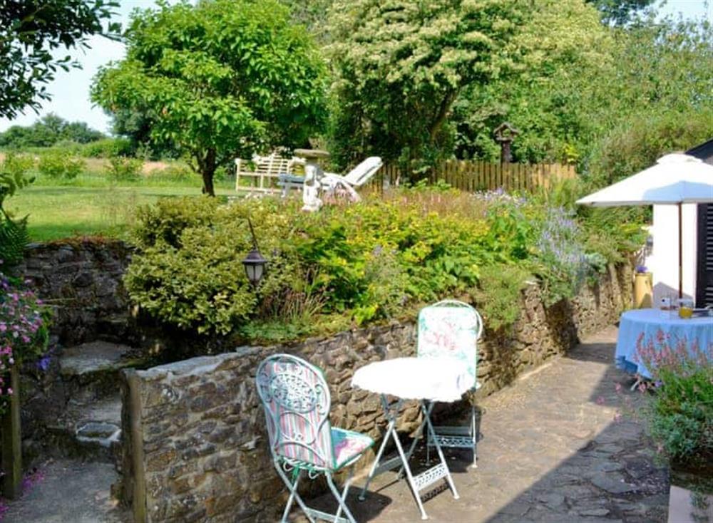 Sitting-out-area at Peartree Cottage in 