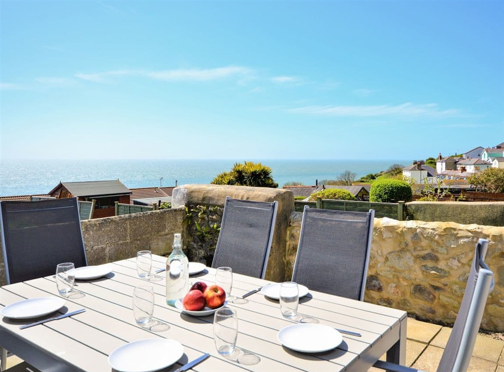 Sitting-out-area at Pebble Cottage in Ventnor, Isle of Wight