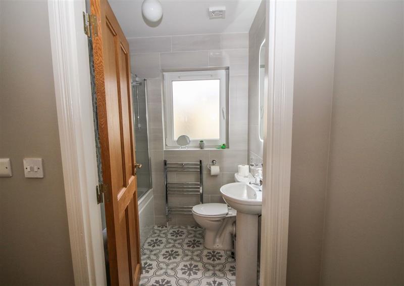 The bathroom (photo 2) at Pebble Lodge, Kenmare