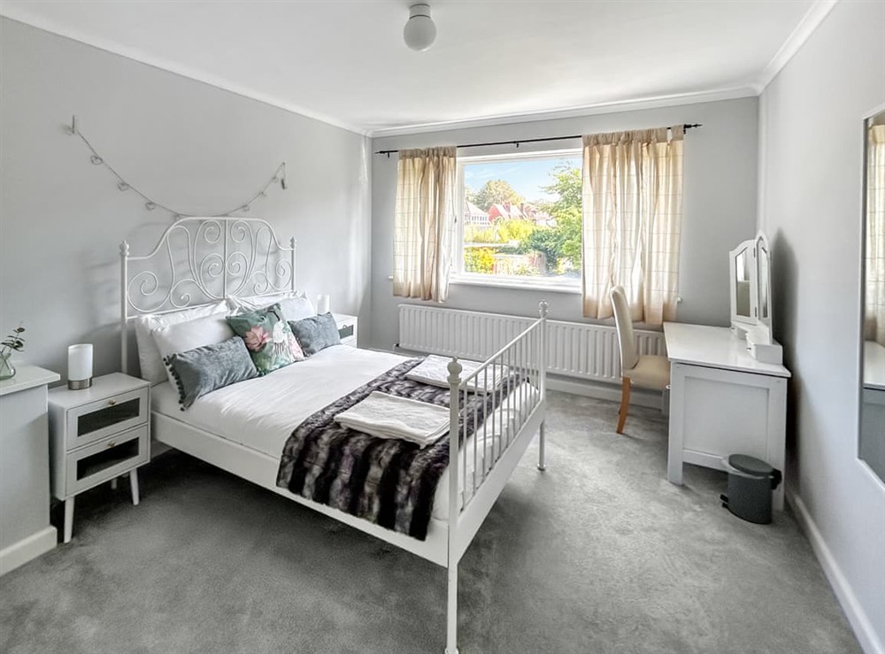 Double bedroom (photo 3) at Pebbles and Prosecco in Hove, Brighton, East Sussex