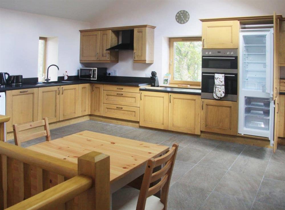 Large kitchen dining room with beautiful fitted kitchen at Peggys Barn in Mallerstang, near Kirkby Stephen, Cumbria