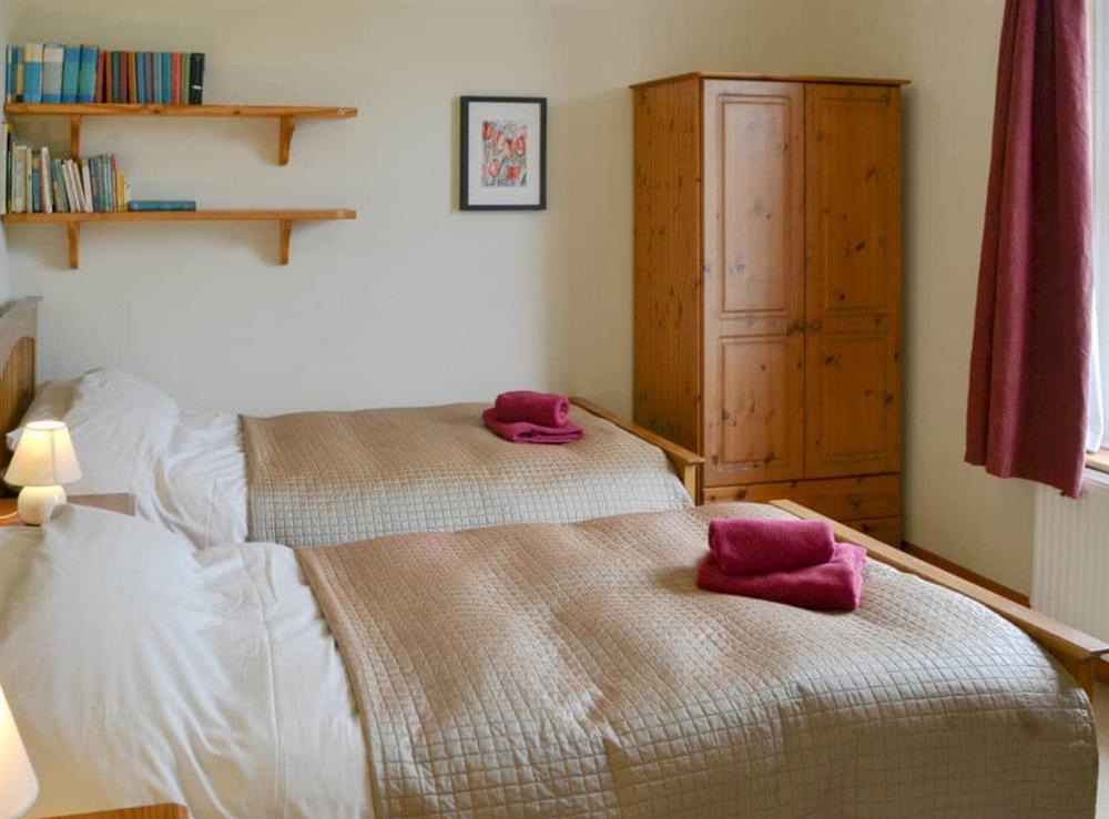Cosy twin bedroom at Pembroke House in Happisburgh, Norfolk