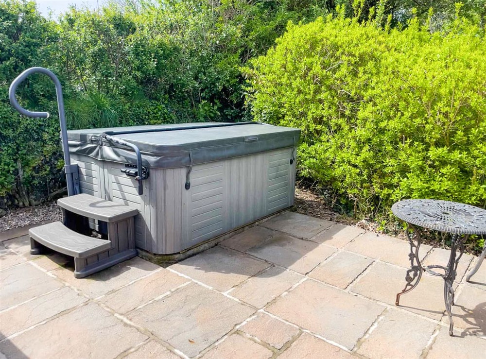 Hot tub at Pen-y-Bryn in Penparc, Dyfed